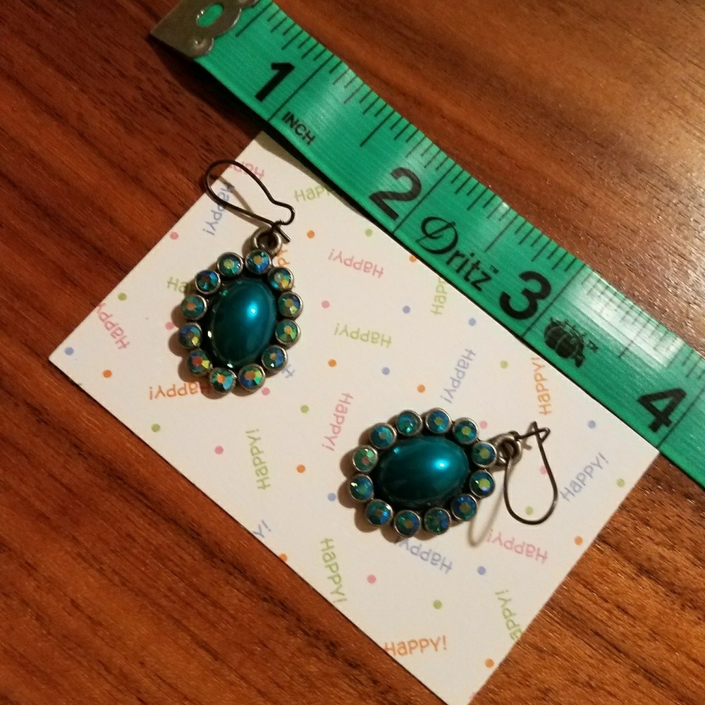 ๐ Cute Statement Earrings - Picture 3 of 3